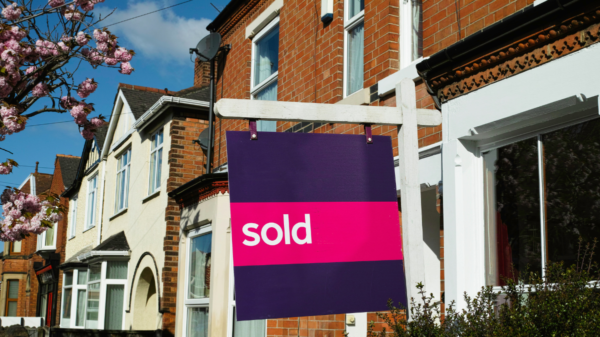 Borrowers back short-term fixes as confidence grows that mortgage rates may fall